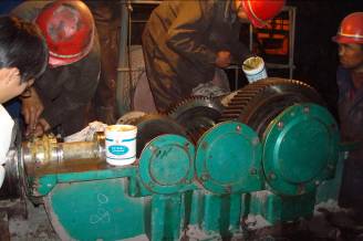 斜齿轮减速机发热和漏油检修过程